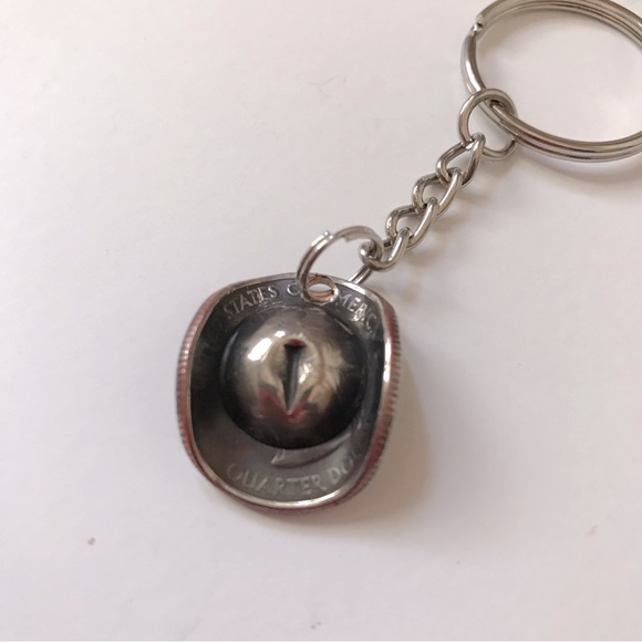 Handcrafted Rodeo Cowboy Cowgirl Hat 25 Cent Quarter Coin Keychain 2001 Vermont - Picture 7 of 9